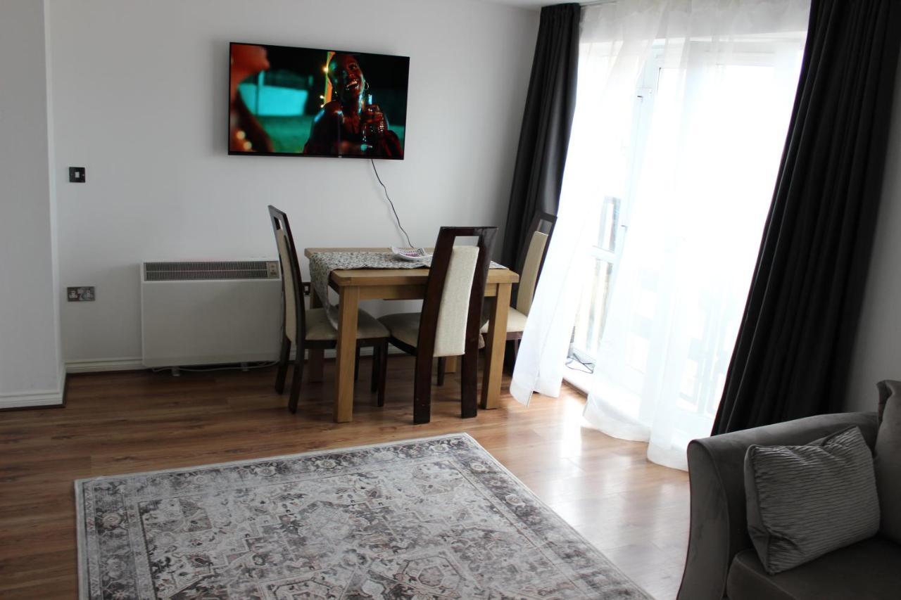 Lovely 2-Bedroom, 1 Bathroom Home, Sleeps 4 ลอนดอน ภายนอก รูปภาพ
