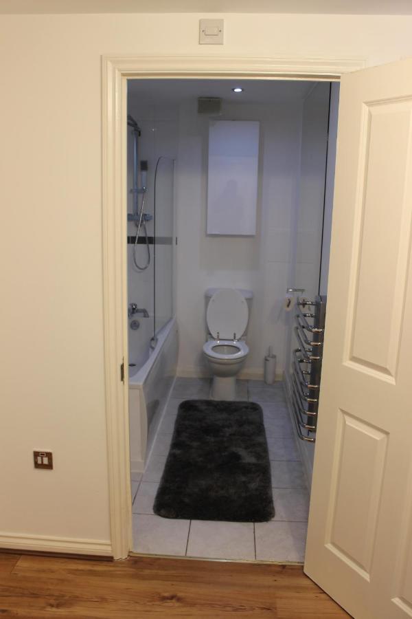 Lovely 2-Bedroom, 1 Bathroom Home, Sleeps 4 ลอนดอน ภายนอก รูปภาพ